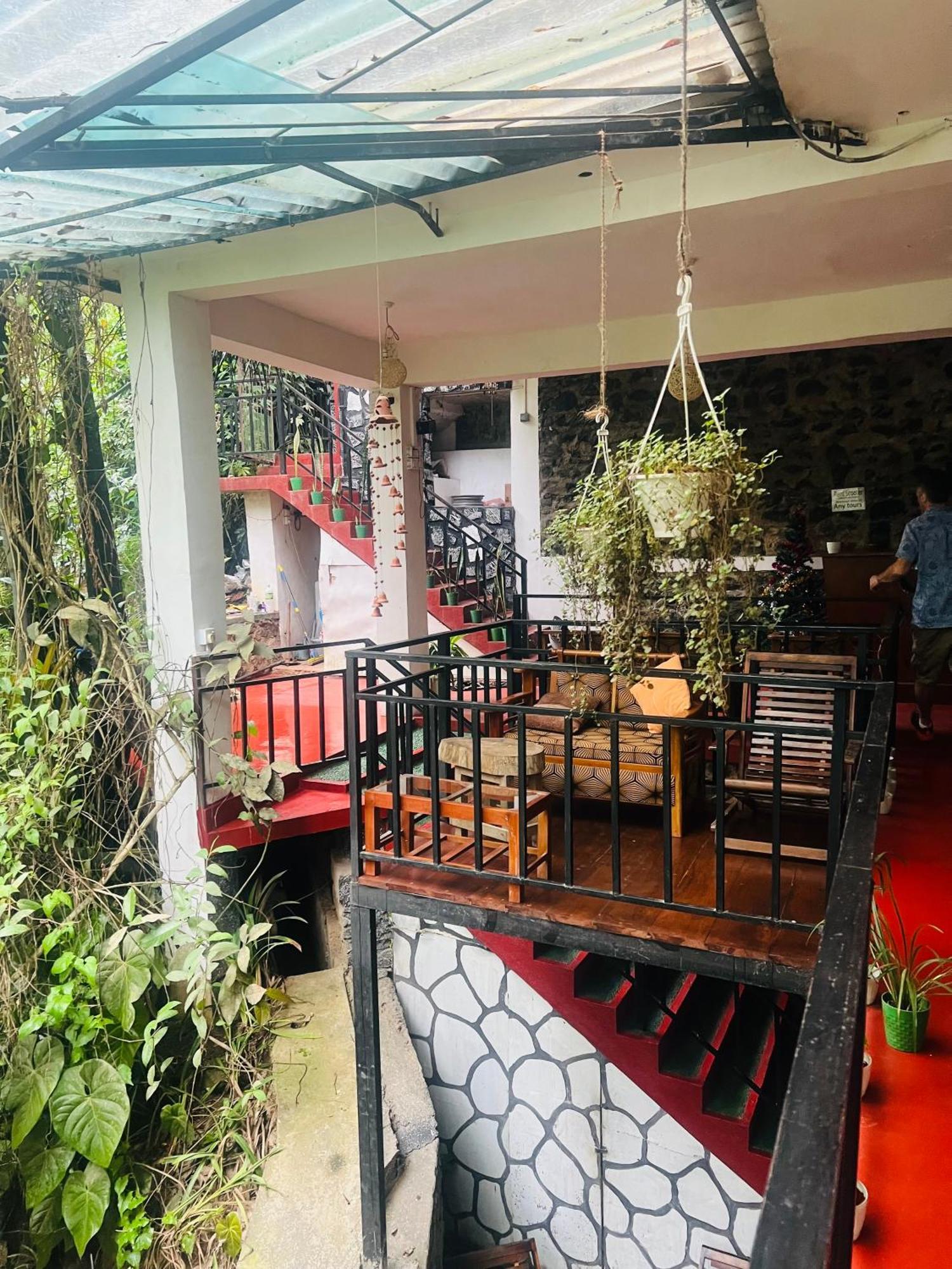 Mum Jungle Inn Элла Экстерьер фото