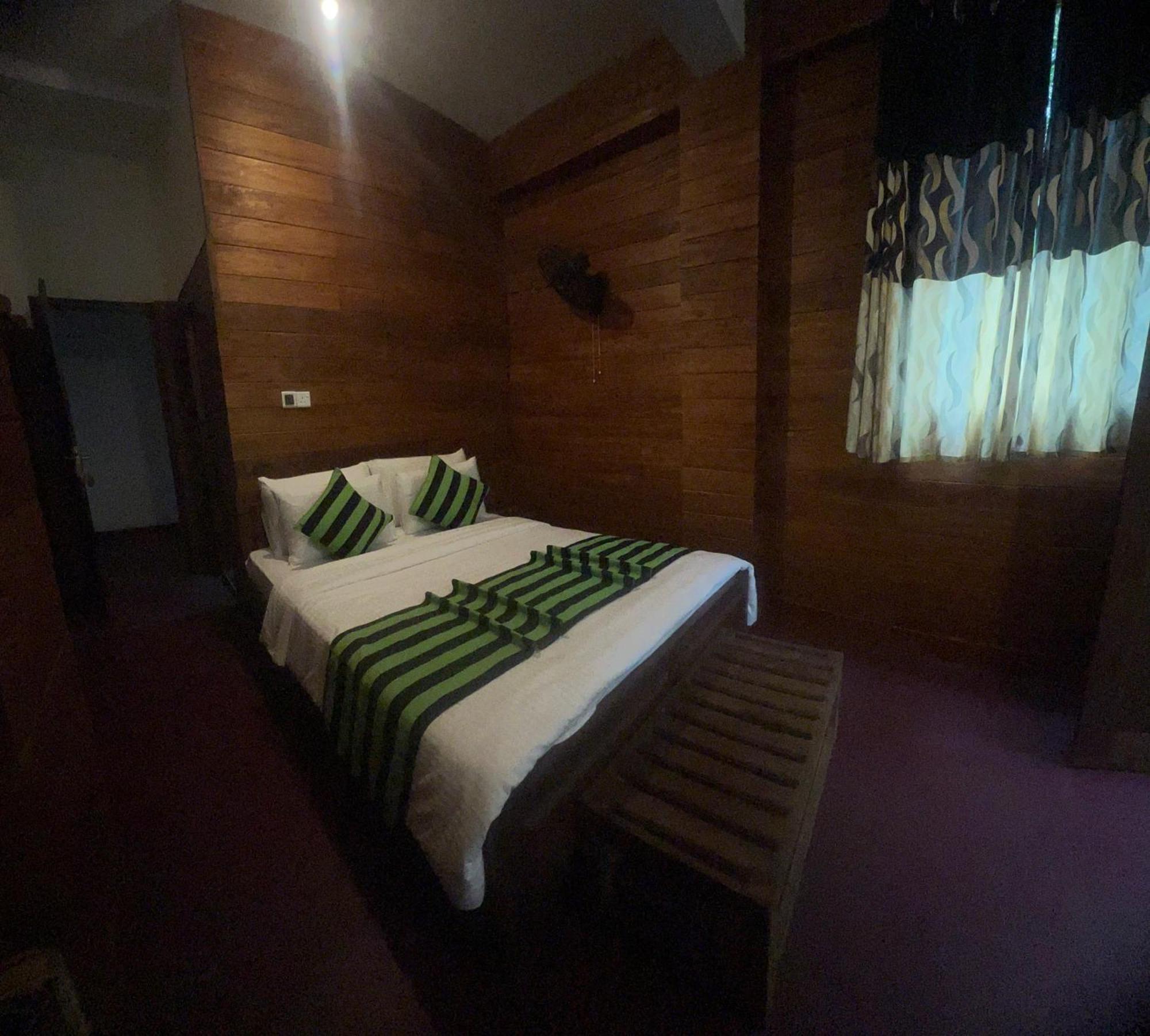 Mum Jungle Inn Элла Экстерьер фото